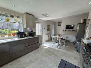 BRAKFAST AREA- click for photo gallery